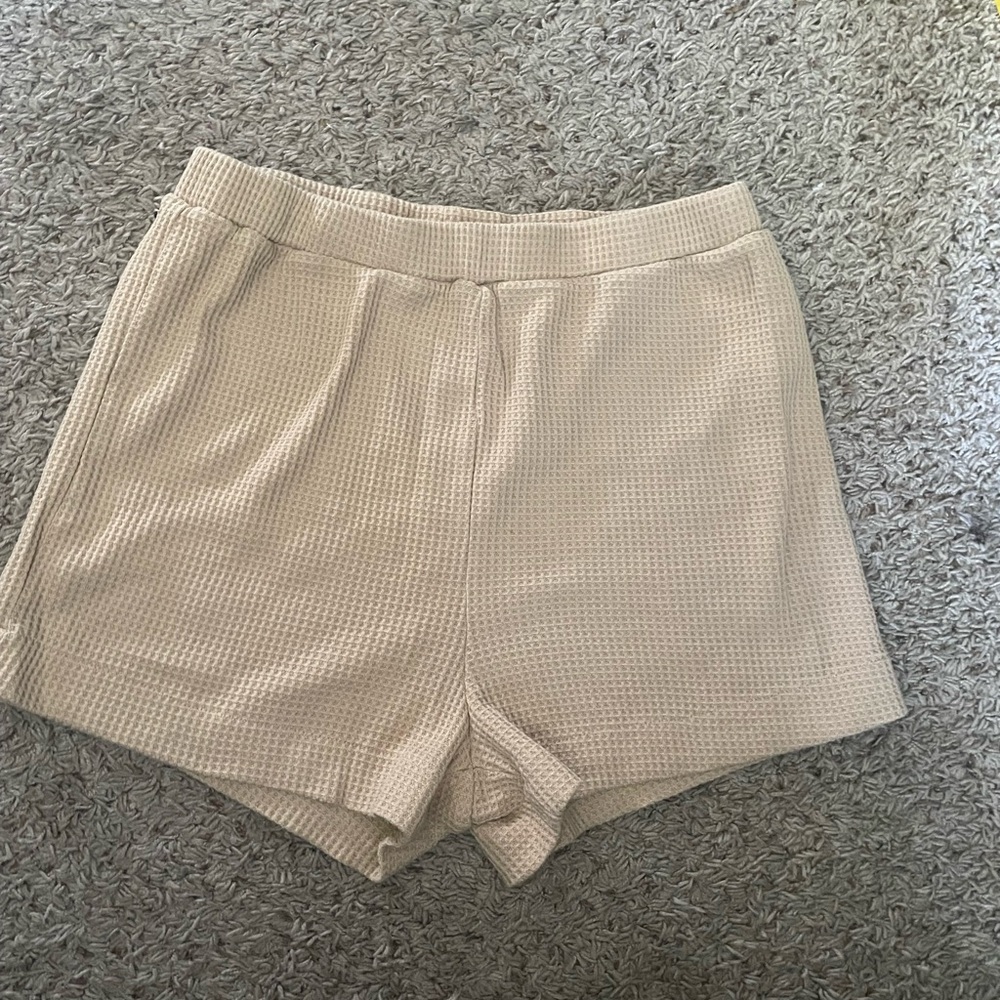 O'Neill Cream Athletic Shorts with High-Waisted Fit and Tailored Appearance